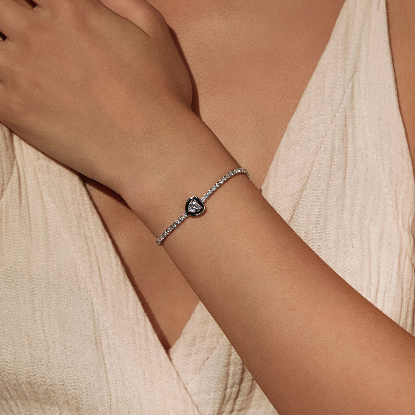 Women’s Paved Heart Bracelet in 925 Sterling Silver