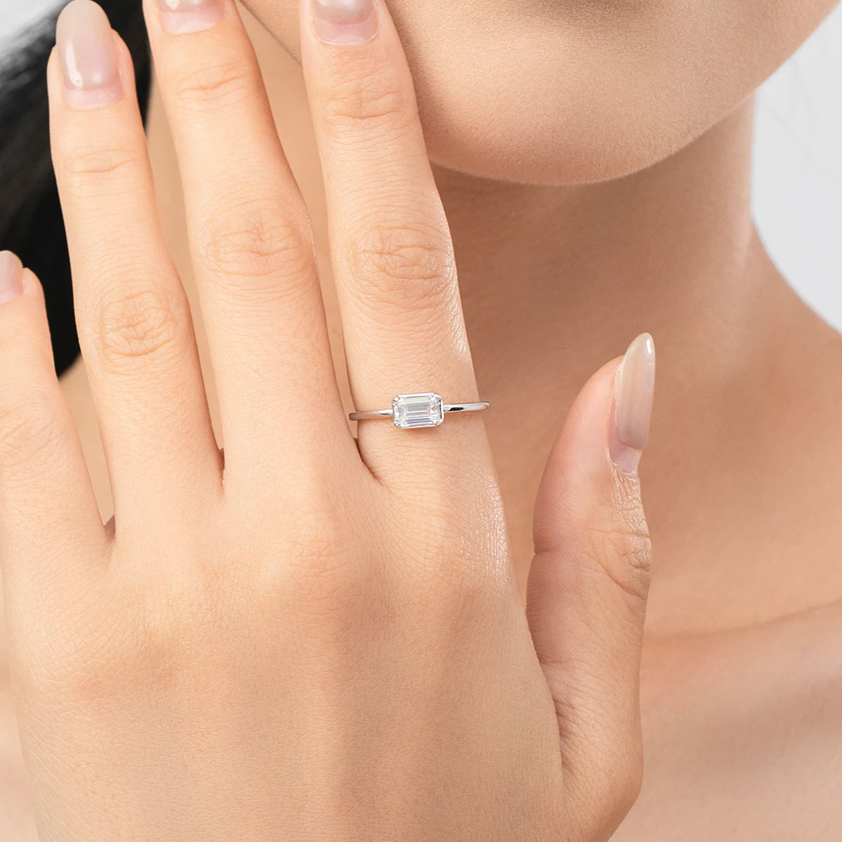 Women’s Minimalist Solitaire Ring in 925 Sterling Silver