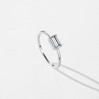 Women’s Minimalist Solitaire Ring in 925 Sterling Silver