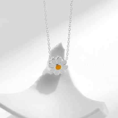 Women’s Daisy Flower Necklace in 925 Sterling Silver