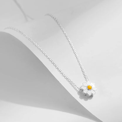 Women’s Daisy Flower Necklace in 925 Sterling Silver